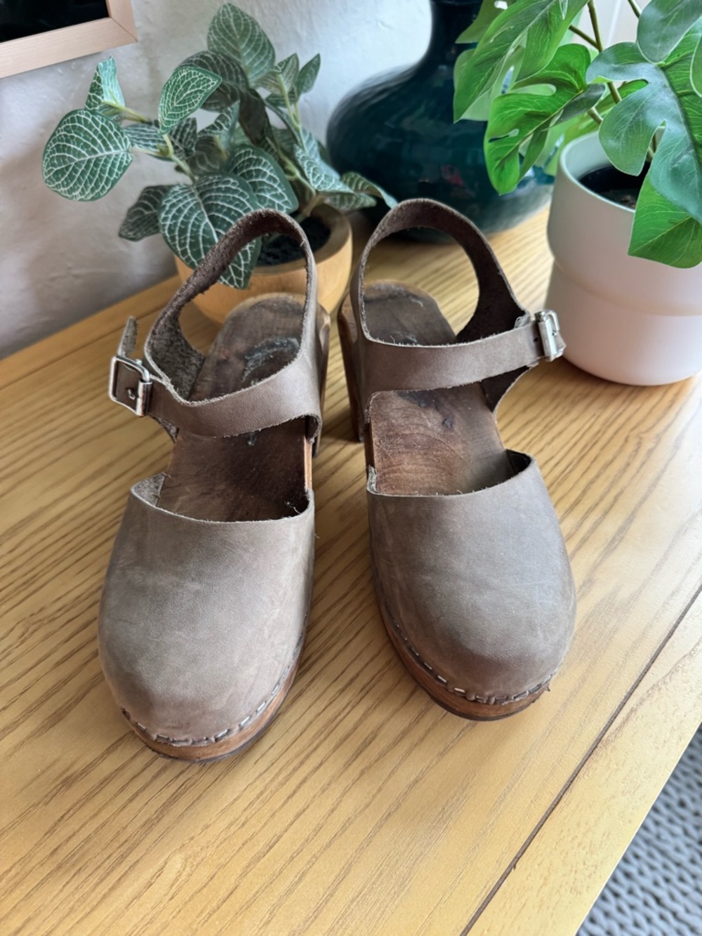 Women's Lotta’s size 38 Taupe Leather Clog Sandals with Ankle Strap - Picture 3 of 9